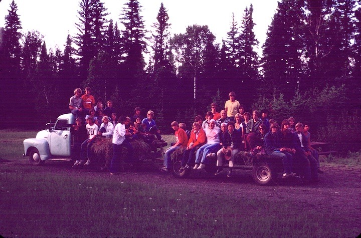 Campers on bed of pickup and on hay wagon at Okontoe